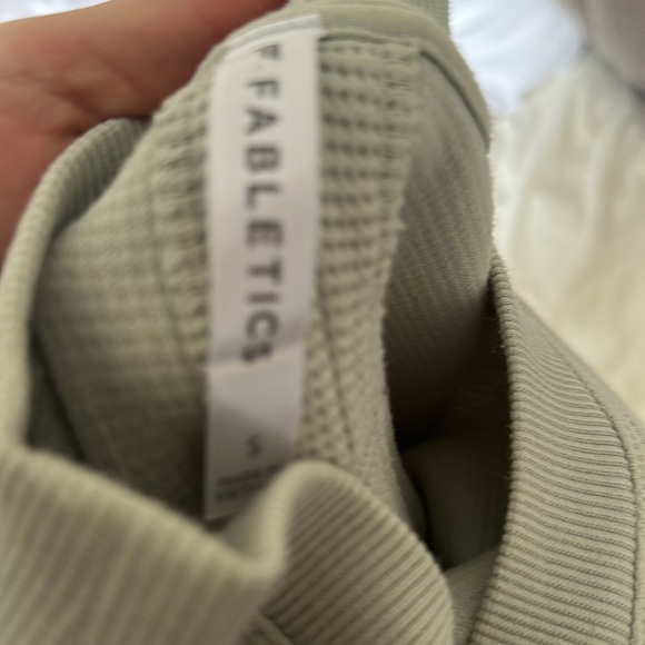 Fabletics Open Back Crop - Picture 3 of 3